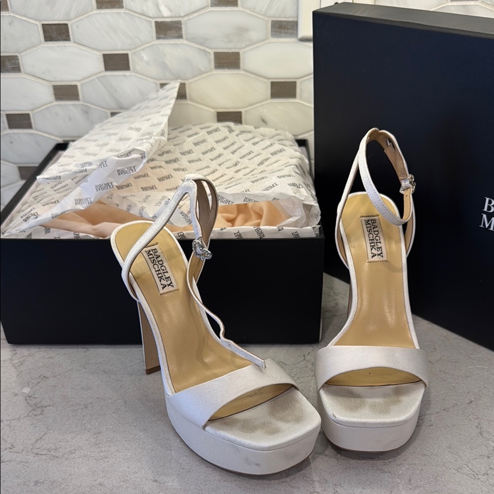 Badgley Mischka Women's White Platform Heels